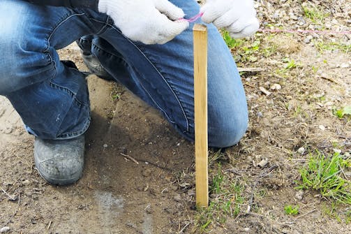 Näin teet lujan pohjan laatoille